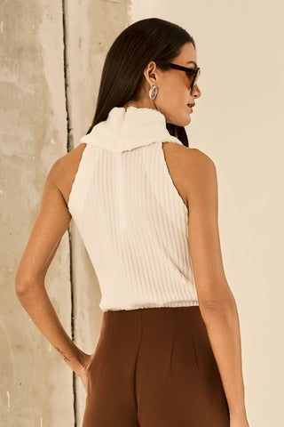 Blusa Gola Alta Em Pelo - Off White 411534BR03 OFF..